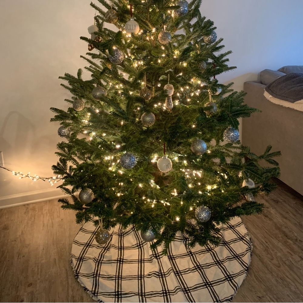 Tree skirt